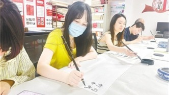 傳統(tǒng)文化進社區(qū)，一紙一墨繪春秋