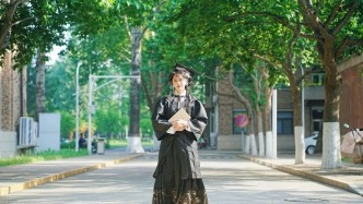 不抽象的畢業(yè)照我不拍！網(wǎng)友：不建議，因?yàn)槲覜](méi)有……