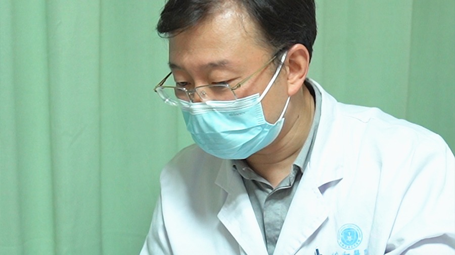 宝宝双脚整整齐齐6根脚趾，留着还是切掉?