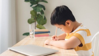 “我家小孩在幼儿园要不要认字？”