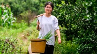 “扁担女孩”高考成绩已出，班主任发声