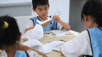 快來世博主題營，做一架屬于自己的電容飛機吧！