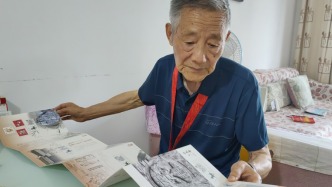 八旬老党员教师退岗不褪色