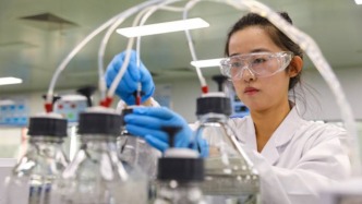 A股港股“開閘”，醫(yī)藥企業(yè)吹響上市沖鋒號