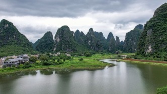 探秘廣西鐘山，偶遇一片喀斯特地貌，山水風(fēng)光如水墨田園