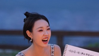 從“泥巴童年”到“舞臺綻放”：張小婉的多面人生與摯友情誼