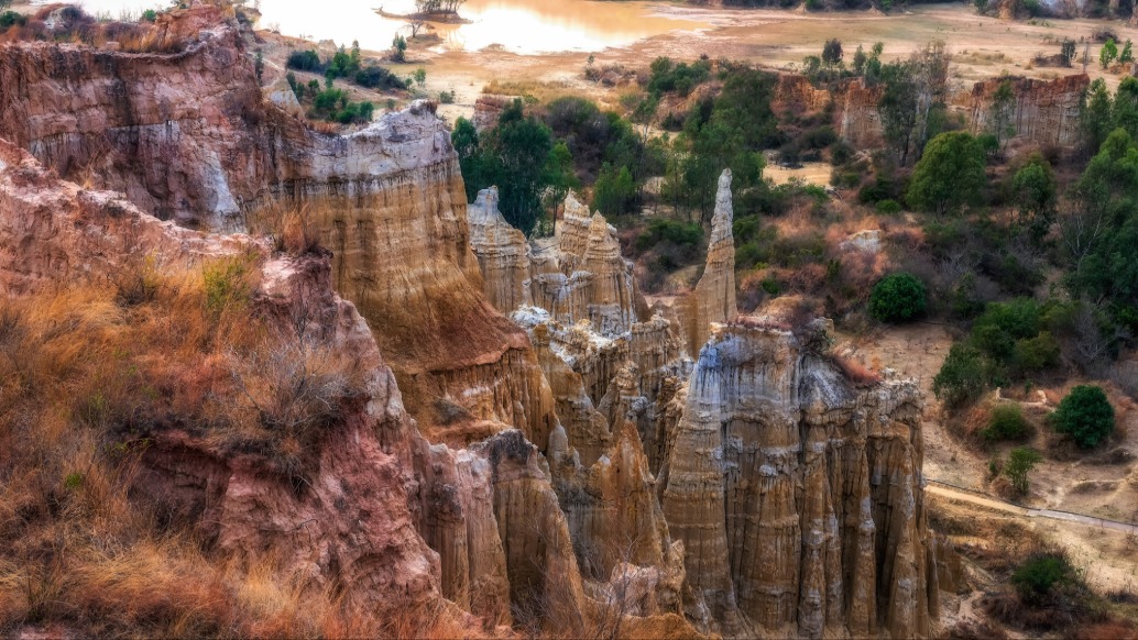 魔戒中土世界，元謀浪巴鋪土林美到窒息！?