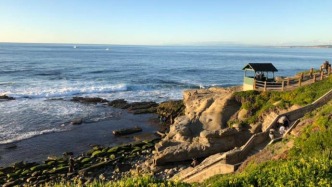 銀行股加速上漲，上市銀行股價(jià)跑贏增持價(jià)背后意味著什么？