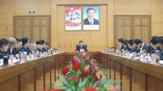 王君正主持召開自治區(qū)黨委理論學(xué)習(xí)中心組學(xué)習(xí)會(huì)