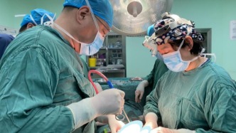 換尿布竟摸出致命腫瘤！“京豫”專家聯(lián)手，上演6小時(shí)“生命營(yíng)救”