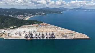 鹽田港區(qū)東作業(yè)區(qū)完成5個(gè)碼頭結(jié)構(gòu)段移交