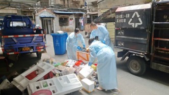 荆门市白庙街道月亮湖社区：独居老人拾废品堆积成隐患　多方联动解难题