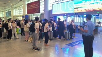 停航停運(yùn)不停崗，湛江鐵警全力做好臺(tái)風(fēng)“韋帕”應(yīng)對(duì)工作