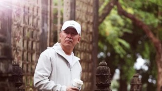 從“墳地悍匪”到“暖光民警”，胡明用演技撕碎反派標(biāo)簽