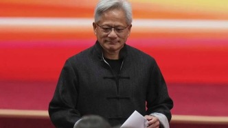 黄仁勋穿唐装，想让国产游戏进点货