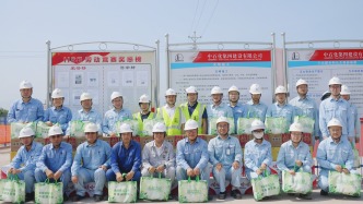 "战高温·送清凉" 川维化工暖心行动进行时