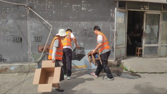 兴建办兴旺社区开展“社区领航 物业筑暖”——“敲门听民意 开篇净家园”活动