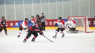 均温10℃，山东人的「反向避暑」指南，冰上飞驰，滑出夏日新姿势！