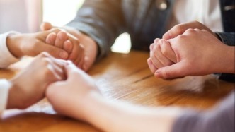 母親再婚時子女將近成年，繼父死后繼子能繼承遺產(chǎn)嗎？