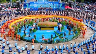 贵州剑河：万人水鼓舞 最炫民族同心圆
