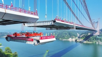 湖南懷化沅陵縣：張官高速洞庭溪沅水特大橋合龍