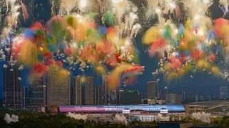 世运会烟花秀太美了！如七彩祥云升起，浪漫如画，市民纷纷拍照