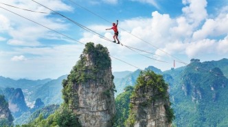 湖南張家界：10國選手千米高空競技扁帶