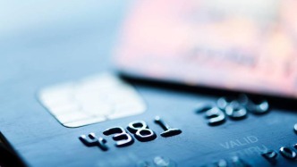 亲人去世后，继承人如何提取其在银行的存款？