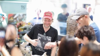 導演都來逛店打卡！名創(chuàng)優(yōu)品MINISO“侏羅紀”主題店成網(wǎng)紅IP聯(lián)名打卡新地標