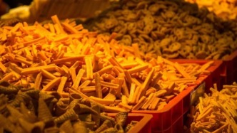 零食帶貨視頻，針對(duì)大饞丫頭的一場(chǎng)“資本做局”