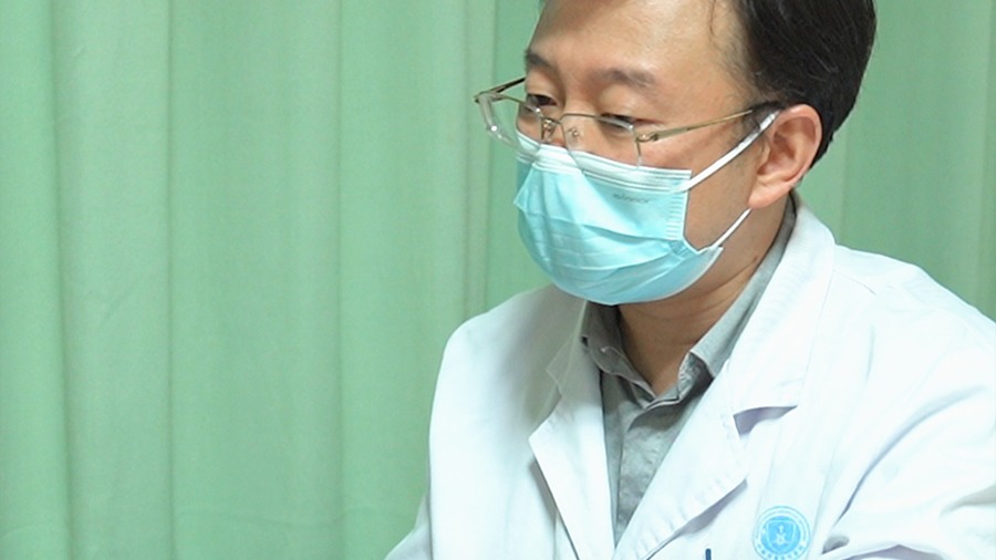 宝宝右手多指术后来复查，看不出是哪只手，要猜猜看