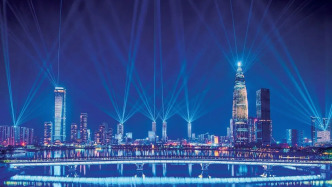 雙語(yǔ)深圳 | Pioneer city comes of age 先鋒之城，風(fēng)華正茂