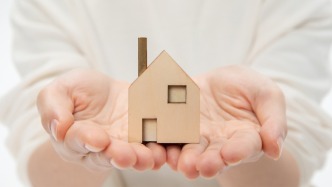 父母提前過戶房產(chǎn)給兒子，女兒還有繼承權(quán)嗎？