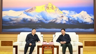 王君正與中國文聯(lián)黨組書記張政一行座談