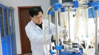 余维初 | 初心砥柱油井间