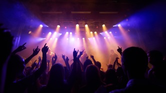 明星不够用了，网红“接管”演唱会