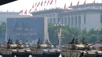 尖端武器裝備齊聚閱兵場，展現(xiàn)我國強大國防實力