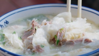 不輸西安羊肉泡饃，山西美食江湖中獨(dú)樹(shù)一幟的存在，運(yùn)城人一吃一個(gè)不吱聲 | 晉在眼前