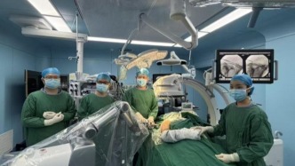 突破传统！骨科手术机器人辅助锁骨骨折微创手术