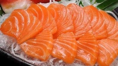 1300多的自助，剩10片三文魚被索賠幾百？