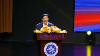 曹德旺、王樹國開學(xué)典禮勉勵新生