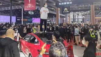 “車頂維權”女車主，勝訴