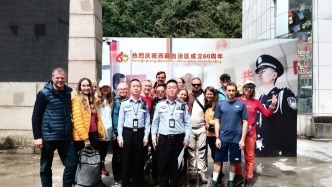 樟木口岸迎来首批免签俄罗斯旅客