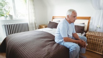 帕金森患者別硬忍！晚上翻身靠人拽、白天發(fā)呆煩躁？