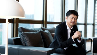 始祖鸟“惹祸”，2600亿安踏背锅