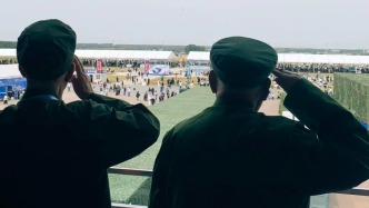 跨越70余载，7位抗美援朝老兵向战机敬礼！