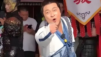 頂流、熱搜很多！收入卻降了