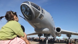 一次航展，一座城的深情起飞：长春何以借蓝天之名成为“顶流”？