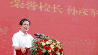 劉備扮演者孫彥軍，已任高校校長