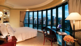 五星級(jí)酒店被一雙拖鞋打敗了？酒店巨頭的問(wèn)題出在哪了？